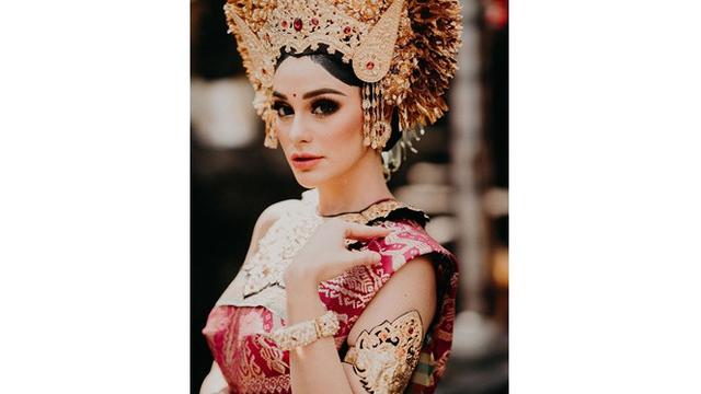 Diisukan Pindah Agama Ini 5 Fakta Tentang Nora Alexandra Kekasih Jerinx Sid Hot Liputan6 Com