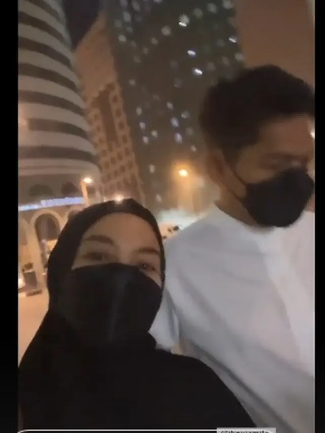 Ririn Ekawati menjalankan ibadah umrah bulan Ramadhan 2022 (Foto: Instagram/@ririnekawati)