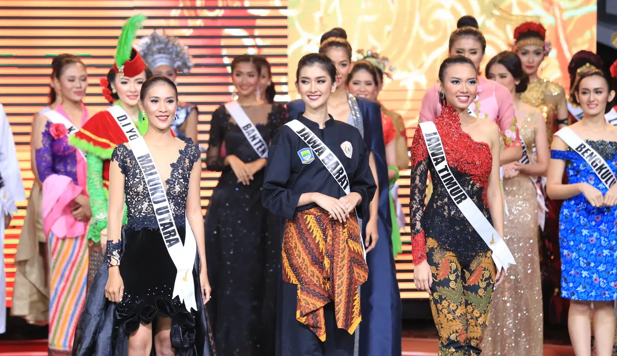 Para finalis lebih dulu mendapat pembekalan dari Kementrian Pariwisata, BNN dan KPK sebelum memeragakan busana tradisional dari masing-masing wilayah dan bakat yang mereka miliki di Malam Bakat dan Seni Budaya. (Adrian Putra/Bintang.com)