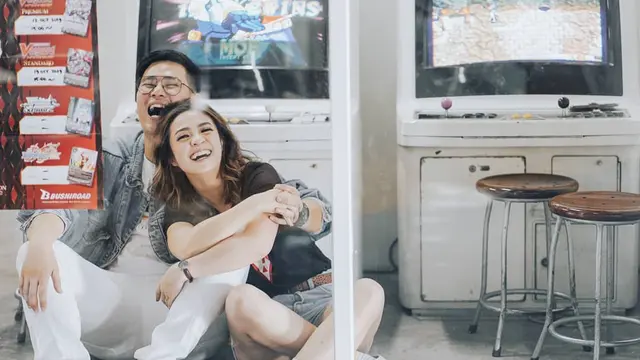 7 Potret Prewedding VJ Laissti dan Azarya Prakasa Bertajuk #KawinLAry