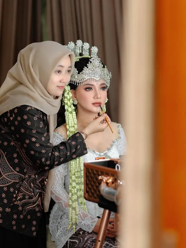 Lala Widy Gaun Pengantin Adat Sunda