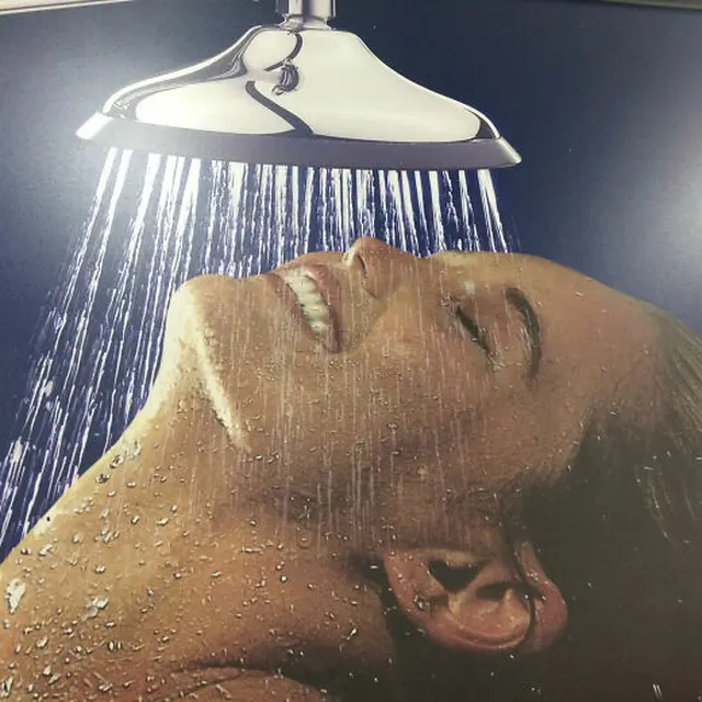 10 Iklan Nyeleneh Bikin Geleng Kepala Sekaligus Gagal Paham