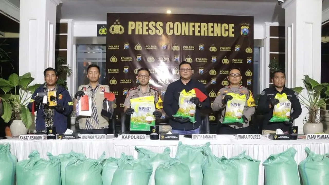 Polisi tunjukan sejumlah barang bukti repacking  ilegak beras SPHP.