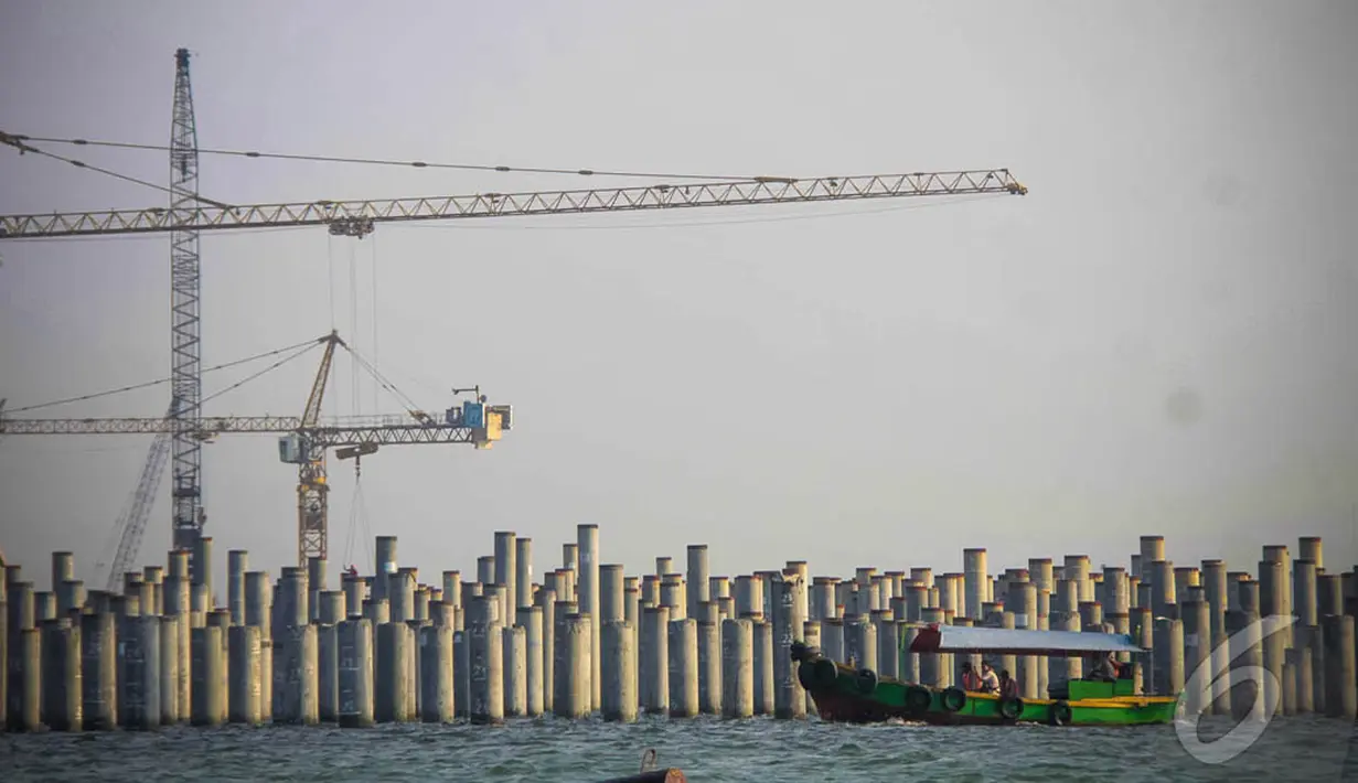 Pembangunan tahap pertama Terminal Peti Kemas Kalibaru ini telah mencapai sekitar 28 persen, sebanyak 3.346 tiang pancang telah tertanam dari 9.000 yang akan ditanamkan, Minggu (7/9/2014)(Liputan6.com/Faizal Fanani)