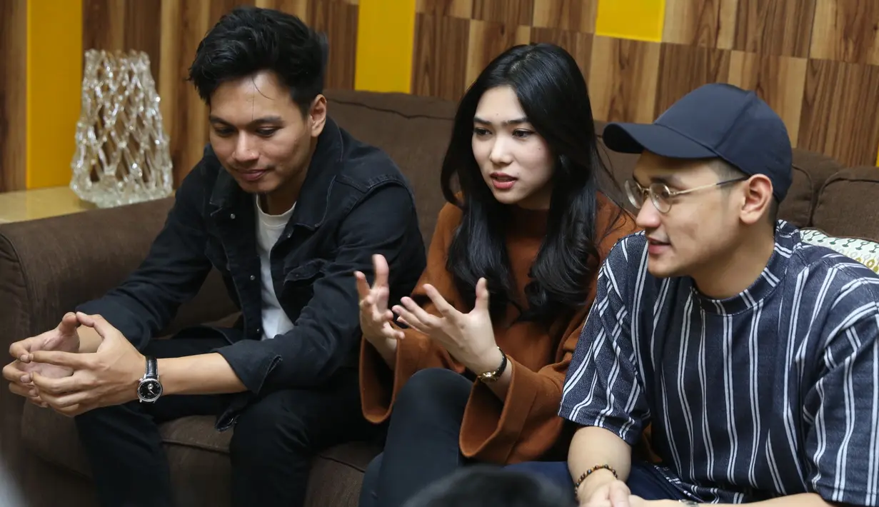 Isyana Sarasvati, Afgan Syahreza dan Rendy Pandugo pastinya sudah semakin siap tampil di konser Music In The Air. Mengingat ketiganya sudah mulai memiliki chemistry yang kuat saat berlatih. (Nurwahyunan/Bintang.com)