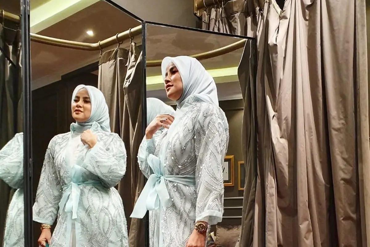 FOTO: Potret Olla Ramlan Gunakan Hijab, Semakin Cantik