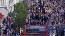 Suasana jalan raya yang dipenuhi fans Islandia saat menyambut kedatangan timnas Islandia usai berlaga pada Piala Eropa 2016 di Reykjavik, Islandia, (4/7/2016). (Reuters/Geirix)