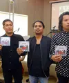 Grup band Armada kembali menunjukan kesuksesannya dalam bermusik. Setelah singlenya yang sempat hits beberapa waktu lalu, kini Armada kembali hadir dengan album barunya yang berjudul ‘Maju Terus Pantang Mundur’.  (Nurwahyunan/Bintang.com)