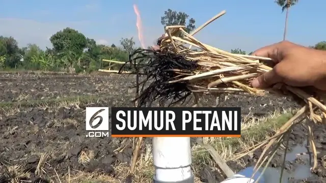 Sumur sawah milik petani di Ngawi, Jawa Timur yang belum selesai pengeborannya mengeluarkan gas mudah terbakar.
