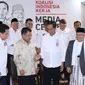 Calon Presiden petahana, Joko Widodo (kedua kanan depan) bersama Ketua Dewan Pengarah Tim Kampanye, Jusuf Kalla (kedua kiri depan) dan Ketua Tim Kampanye Nasional, Erick Thohir usai penetapan di Jakarta, Jumat (7/9). (Liputan6.com/Helmi Fithriansyah)