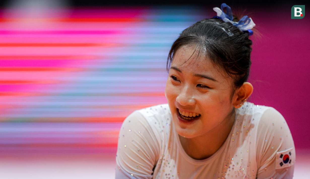 <p>Pesenam Korea Selatan, Shin Solyi pada senam lantai bertingkat dalam Kejuaraan Dunia Gimnastik 2025 di Indonesia Arena, Senayan, Jakarta, Senin (20/10/2025). (Bola.com/Bagaskara Lazuardi)</p>