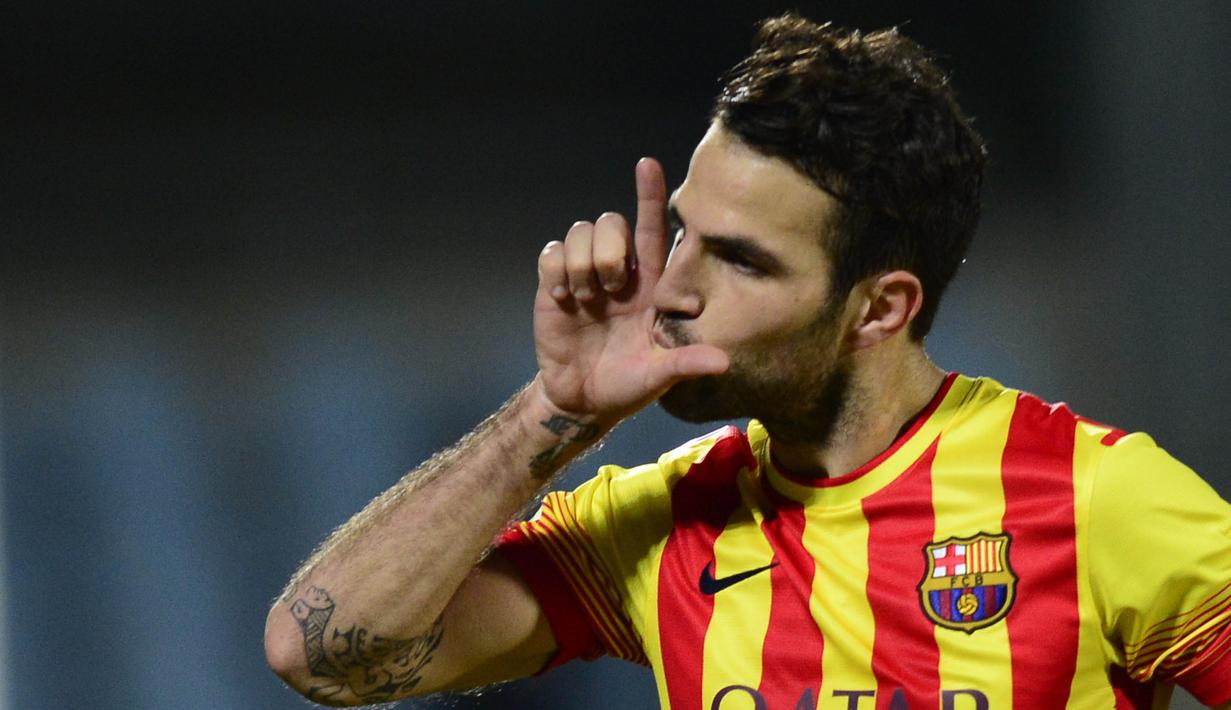 3. Cesc Fabregas - Gelandang Spanyol ini hadir di Camp Nou saat Guardiola melakoni musim terakhir dan berhasil memborong empat gelar. Namun pada 2014  pemain bernomor punggung empat ini menerima pinangan Mourinho dan Chelsea. (AFP/Javier Soriano)