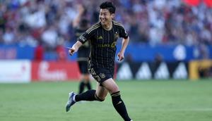 Son Heung-Min #7 dari LAFC merayakan gol pembuka dalam pertandingan MLS antara FC Dallas dan Los Angeles Football Club di Stadion Toyota pada 23 Agustus 2025 di Frisco, Texas. (Omar Vega/Getty Images via AFP)