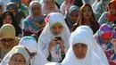 Ribuan warga Muhamadiyah melaksanakan Salat Idul Adha 1436 H di halaman Kampus UHAMKA, Jakarta, Rabu (23/9/2015). Muhammadiyah meminta pemerintah menetapkan libur dua hari karena adanya perbedaan waktu pelaksanaan. (Liputan6.com/Gempur M Surya)