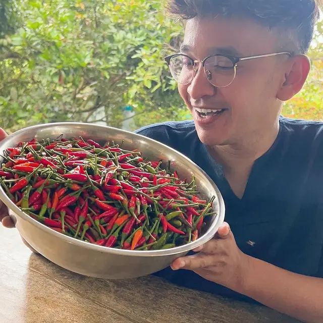 Ruben Onsu Panen Cabai Segar, Kini Mulai Jajal Berkebun