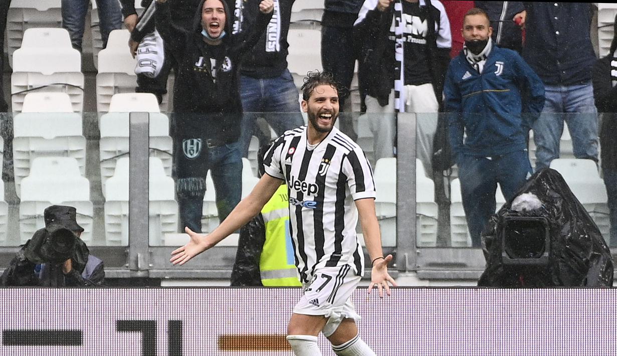 Memasuki paruh kedua laga, Juventus tak mengendurkan serangan. Pada menit ke-57, Manuel Locatelli menambah keunggulan bagi Juventus. (AP via LaPresse/Marco Alpozzi)