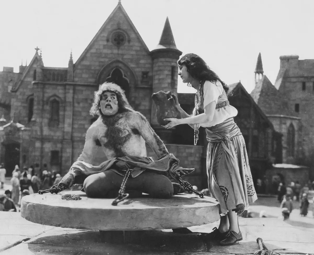 The Hunchback of Notre Dame, potret cuplikan film edisi 1923 (Wikimedia Commons)