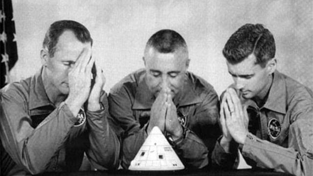 Firasat Kebakaran Apollo 1