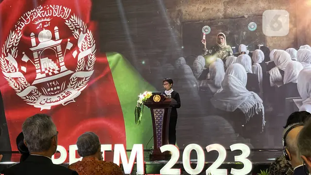 Menteri Luar Negeri RI Retno Marsudi dalam Pernyataan Pers Tahunan Menteri Luar Negeri 2023 (PPTM 2023). (Liputan6.com/R. Trimutia Hatta)