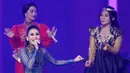 Sedangkan pelantun lagu Sambalado, Ayu Ting Ting menyabet dua penghargaan dalam ajang tersebut. Dalam kategori Lagu Dangdut Terpopuler dan Penyanyi Dangdut Solo Wanita Terpopuler. (Bambang E Ros/Bintang.com)