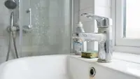 4 Cara Membersihkan Kerak Putih pada Keran Kamar Mandi Tanpa Merusak, Lengkap dan Aman