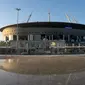 Pemandangan Stadion Saint Petersburg di Rusia, Selasa (4/2/2020). Stadion yang sekilas mirip dengan desain pesawat luar angkasa ini merupakan satu dari 12 stadion tuan rumah Euro 2020. (Olga MALTSEVA/AFP)