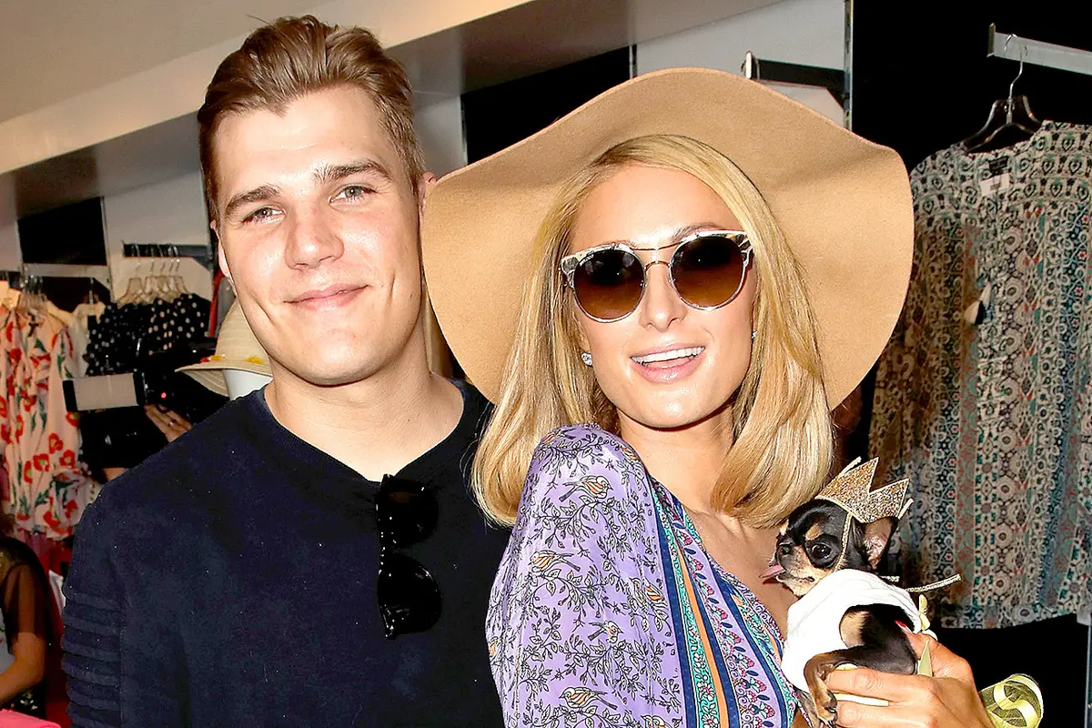 [BIntang] Chris Zylka - Paris Hilton