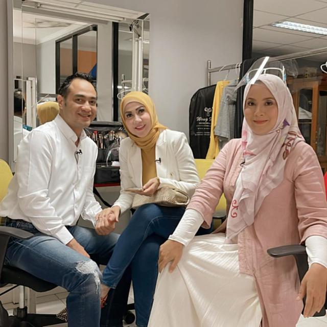 Curhat Soal KDRT, Ini 6 Potret Persahabatan Ferry Irawan dan Elma Theana