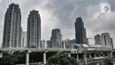 Pekerja menyelesaikan pembangunan stasiun Light Rail Transit (LRT) Dukuh Atas, Jakarta, Rabu (17/2/2021). Data per Januari 2021, pengerjaan prasarana LRT Jabodebek Tahap I telah mencapai 80,7 persen sehingga target beroperasi pada pertengahan 2022 akan tercapai. (merdeka.com/Iqbal S Nugroho)