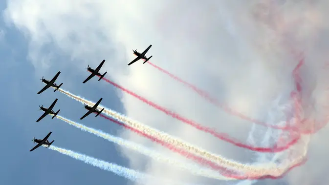 HUT ke-80 RI, Aksi The Jupiters dan Pesawat Tempur TNI AU Hiasi Langit Monumen Nasional