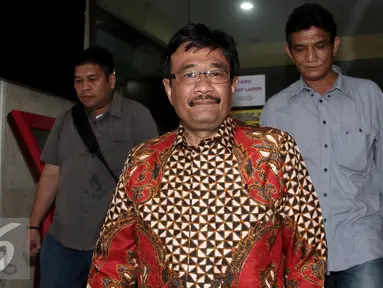 Wagub DKI Jakarta, Djarot Saiful Hidayat usai menjalani pemeriksaan di Bareskrim Polri, Jakarta, Jumat (22/7). Djarot diperiksa terkait kasus dugaan gratifikasi yang diterima Dinas Perumahan dan Gedung Pemprov DKI Jakarta. (Liputan6.com/Johan Tallo) 