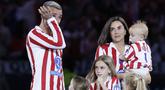 Momen emosional mewarnai perpisahan Antoine Griezmann dengan Atletico Madrid yang berlangsung pada Minggu (17/05/2026) malam waktu setempat. (AFP/Oscar Del Pozo)