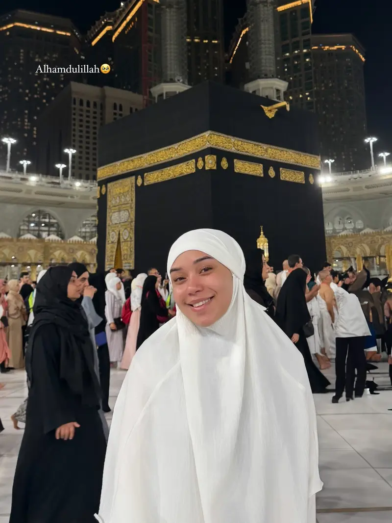 7 Momen Lula Lahfah Jalani Ibadah Umrah Bareng Sahabat, Banjir Sorotan Netizen