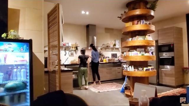 Menengok Dapur Paula Verhoeven, Bernuansa Kayu dan Bikin Betah Masak