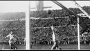 Final Piala Dunia FIFA 1930 antara Uruguay versus Argentina. Uruguay keluar sebagai pemenang dengan skor akhir 4-2 (Sumber:FIFA.com)