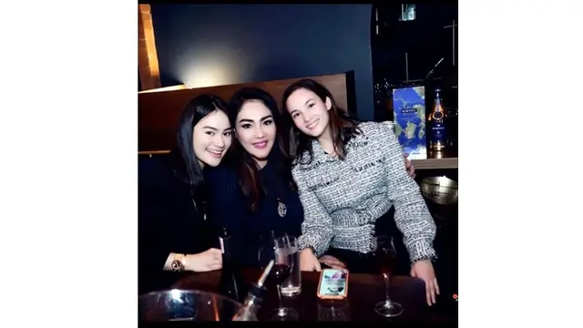 Segera Jadi Menantu, Ini 6 Potret Kedekatan Chelsea Islan dan Ibunda Rob Clinton