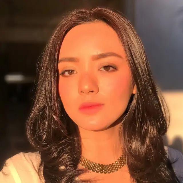 Kulit Wajah yang Cerah dan Glowing Menjadi Daya Tarik Gita Sinaga
