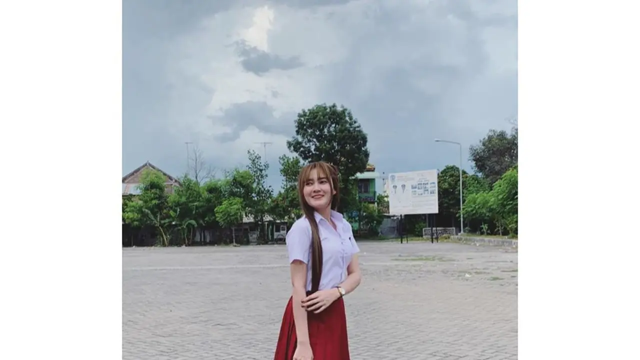 6 Gaya Nella Kharisma Pakai Baju Sekolah, Masih Pantes dan Imut