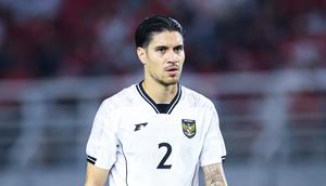 Kevin Diks mendapatkan peran baru dari Patrick Kluivert untuk menemani Jay Idzes di jantung pertahanan Timnas Indonesia. Bek asal klub Borussia Monchengladbach itu pun bisa menjalankannya dengan baik. (Bola.com/Abdul Aziz)