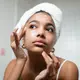 Amino acid cleanser hadir sebagai pilihan pembersih wajah yang lembut untuk membantu mengangkat kotoran tanpa membuat kulit terasa kering. (Foto/Dok: Pexels)