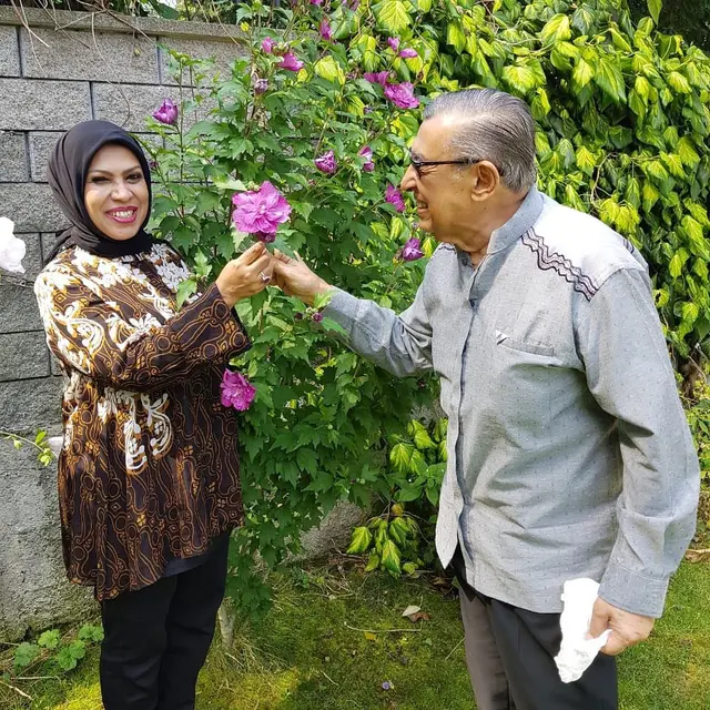45 Tahun Bersama, Ini 6 Momen Manis Quraish Shihab dan Istri