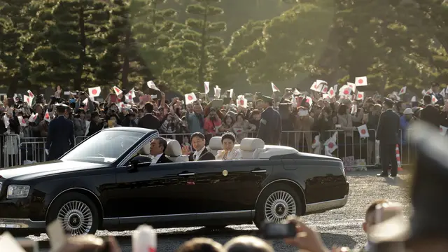 Ribuan Warga Tokyo Saksikan Parade Kaisar Naruhito dan Permaisuri Masako