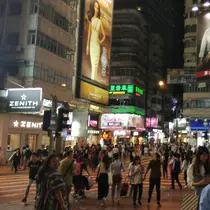 Merayakan Konsumerisme dengan Bangga di Surga Belanja Causeway Bay Hong Kong.  (Foto: Ahmad Ibo/Liputan6.com)