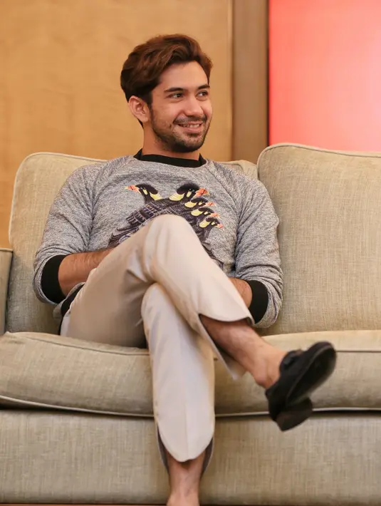 Di tahun ini kabarnya Reza berniat untuk mengikuti produksi dalam dua judul film. Tujuannya adalah ia hanya ingin memberikan persembahan yang terbaik untuk fansnya, juga agar film yang dibintanginya tidak saling bentrok. (Adrian Putra/Bintang.com)