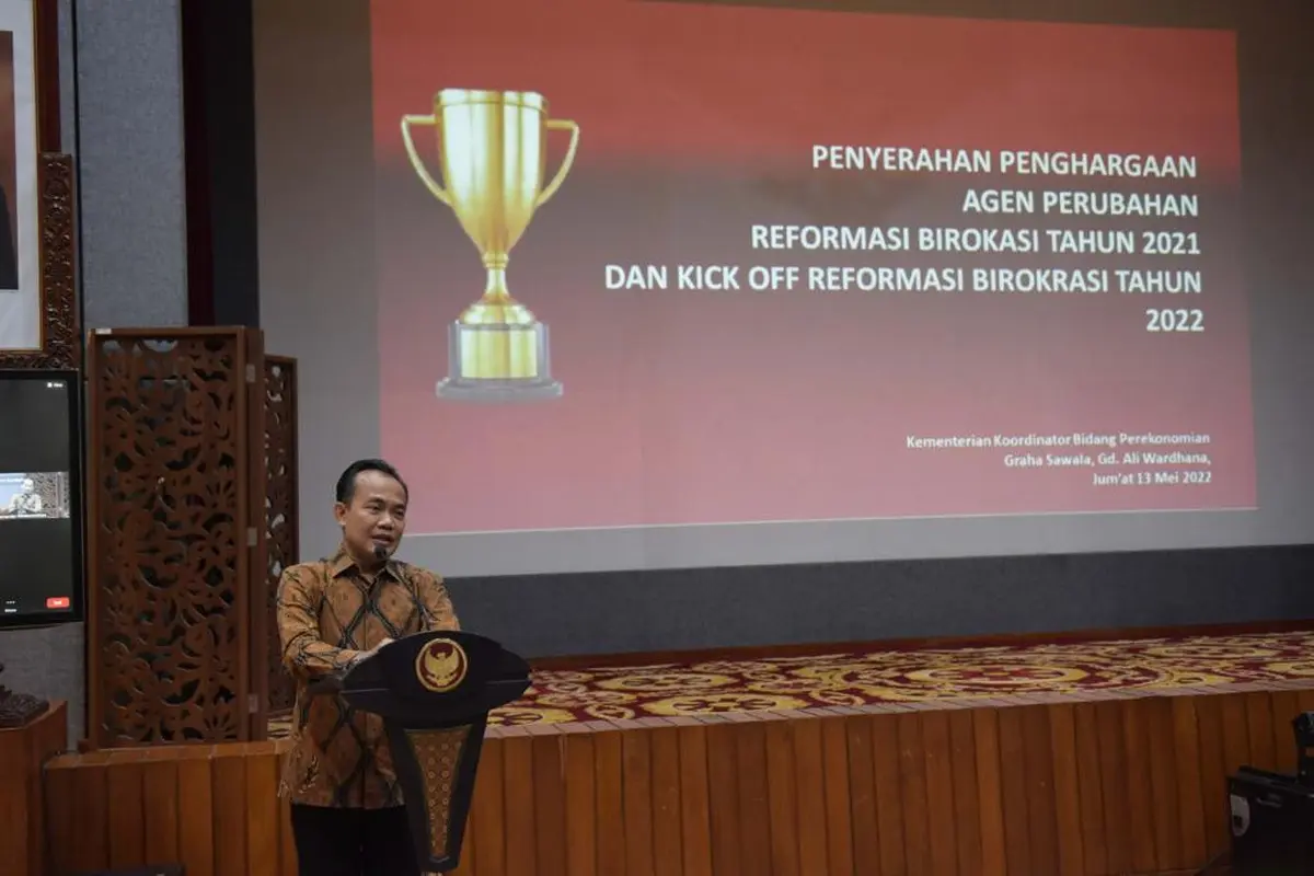 Sekretaris Kementerian Koordinator Bidang Perekonomian Susiwijono Moegiarso pada acara Penyerahan Penghargaan Agen Perubahan Tahun 2021 dan Kick-Off Agenda Reformasi Birokrasi Tahun 2022 di Jakarta, Jumat (13/05).