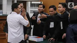 Terdakwa Richard Eliezer Pudihang Lumiu usai menjalani sidang dengan agenda pembacaan tuntutan oleh Jaksa Penuntut Umum dalam kasus pembunuhan Brigadir Yosua Hutabarat di Pengadilan Negeri Jakarta Selatan, Rabu (18/1/2023).Menurut jaksa, pembunuhan berencana terhadap Brigadir Yosua dilakukan bersama-sama empat terdakwa lain yakni, Ferdy Sambo, Putri Candrawathi, Ricky Rizal atau Bripka RR dan Kuat Ma’ruf. (Liputan6.com/Johan Tallo)