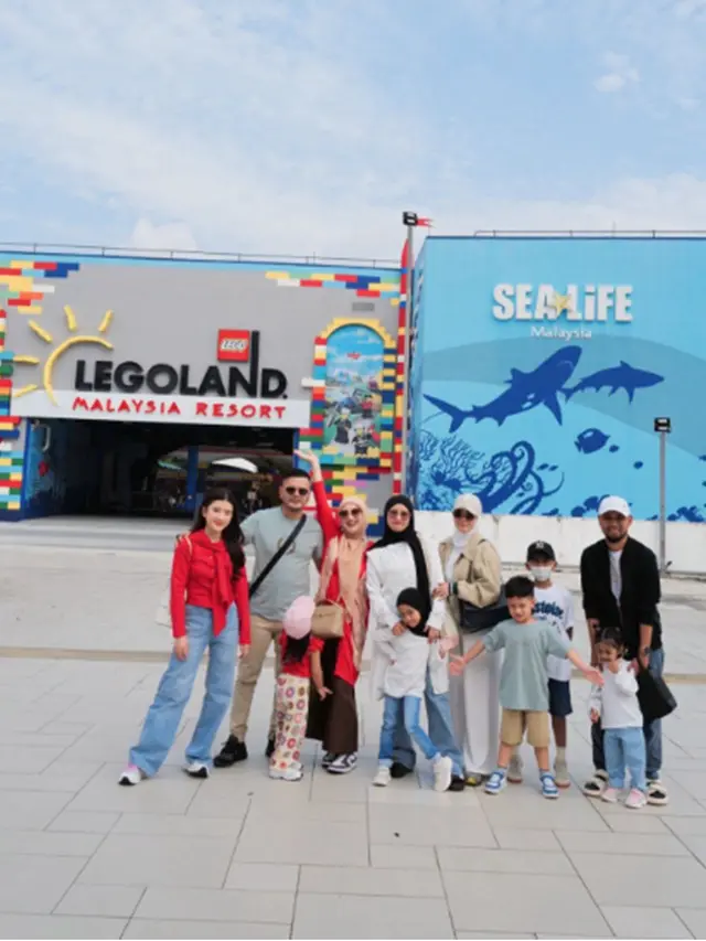 6 Gaya Fashion Liburan Keluarga Irish Bella di Legoland Malaysia, Tampil Kompak