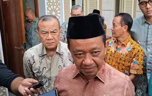 Bahlil Endus Pelanggaran Bikin Antrean BBM Mengular di Makassar