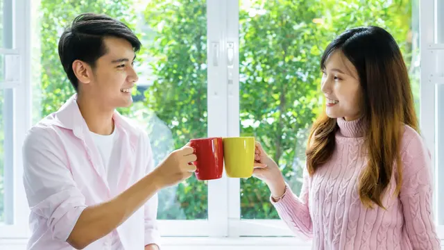 Selain kebersamaan, penting untuk memberikan pasangan atau sahabat ruang untuk tumbuh secara pribadi.