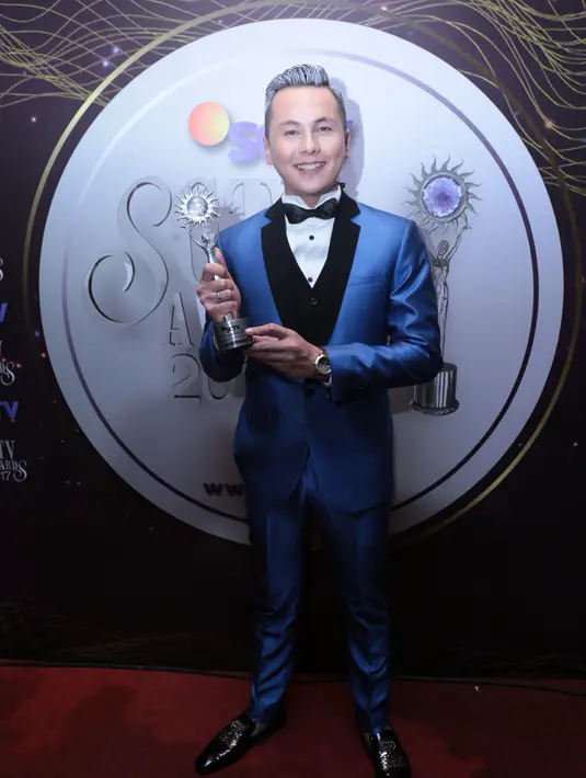 "Tadi saya bilang saya lupa nyebutin ini, pastinya yang pertama untuk keluarga saya, istri saya dan anak-anak. Saya juga makasih untuk SCTV atas kesempatan dan karir yang saya jalani sampai sekarang," tandas Andhika Pratama. (Adrian Putra/Bintang.com)